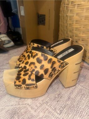 Zigi Tabitha Platform Slides - Leapord